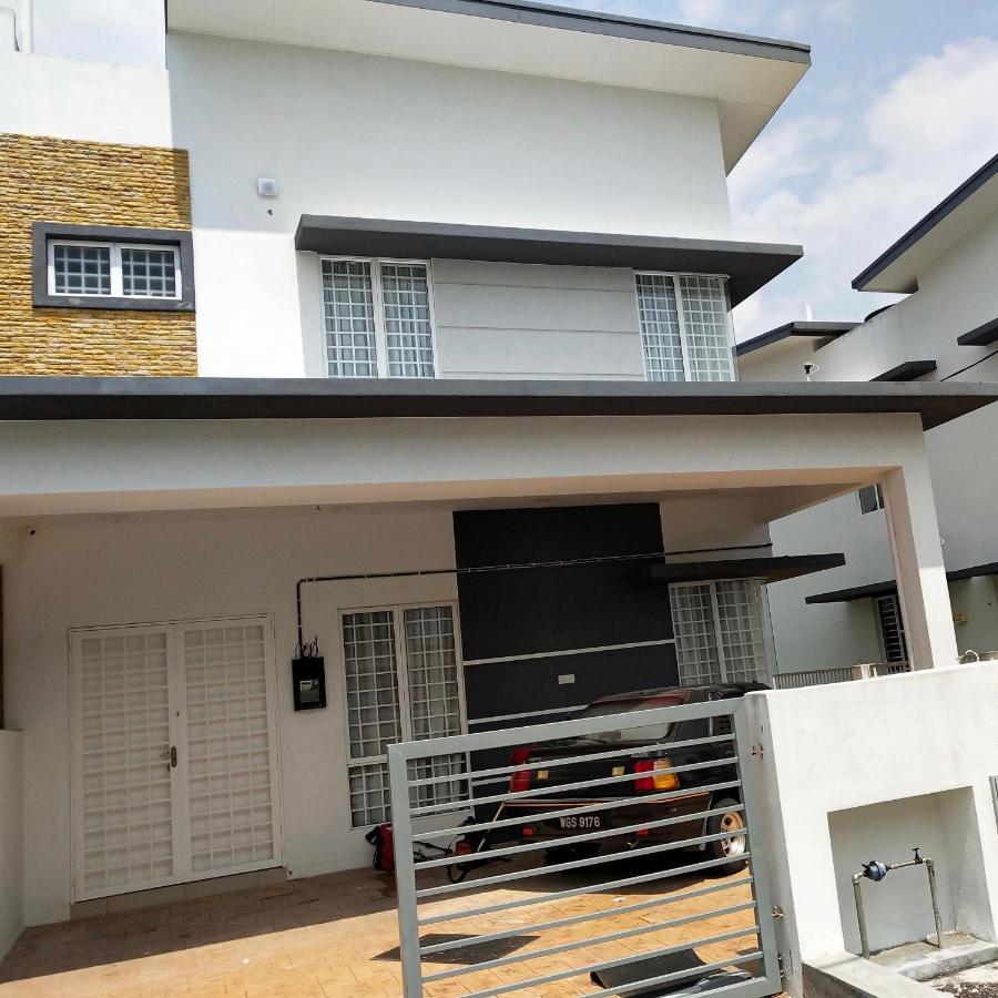 Sea Lion Kuala Selangor Semi-Detached Homestay エクステリア 写真